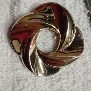 Goldtone scarf clip approx. 1.7/8 inch wide